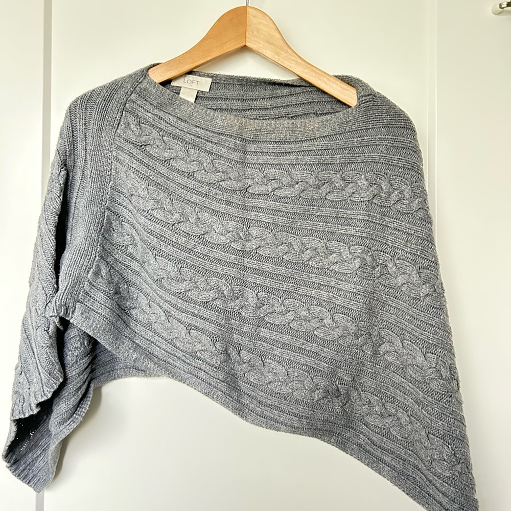 LOFT Gray Cable Knit Poncho, 53% cotton, 40%rayon, 7% nylon. Aprox 42" x 12.5"